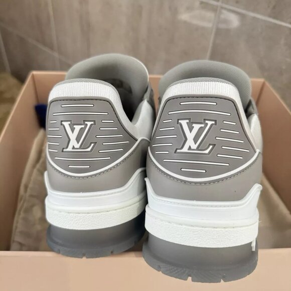 LOUIS VUITTON LV TRAINER VERY RARE 100% AUTHENTIC LV9 UK9 GREY - Picture 3 of 5
